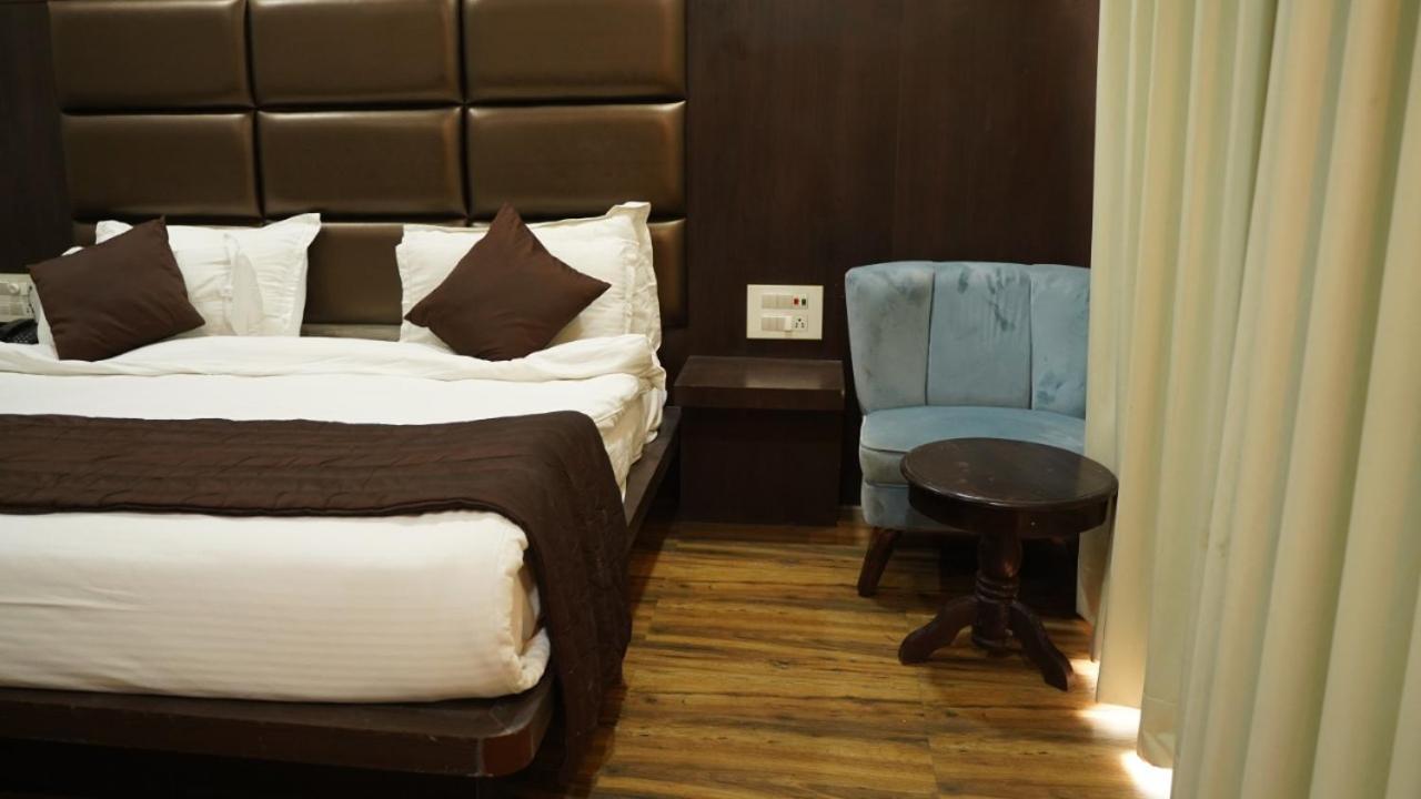 Raas Mahal-Hotel In Jaipur Near Tourist Places Bagian luar foto